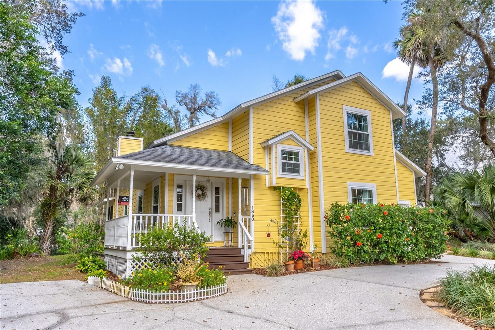 Property Photo:  1350 Canal Point Road  FL 32750 