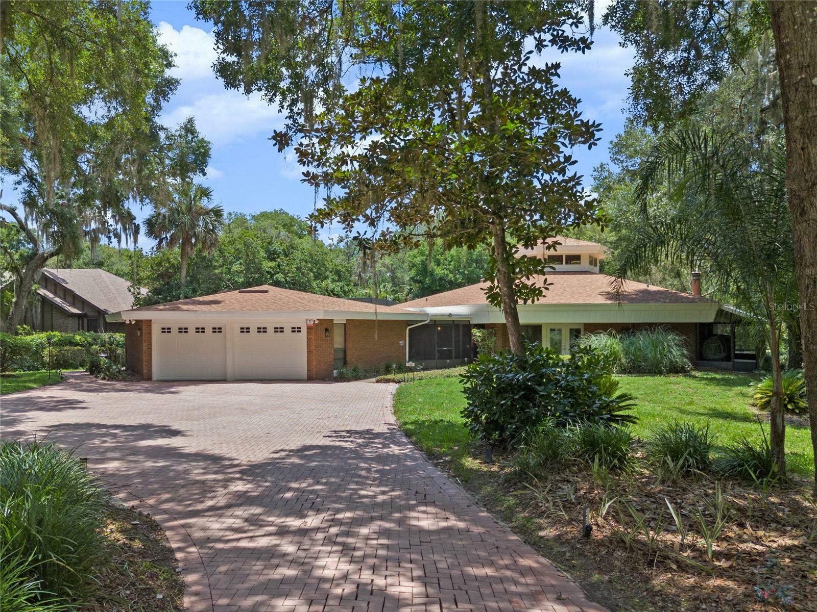Property Photo: 120 River Oaks Circle FL 32771