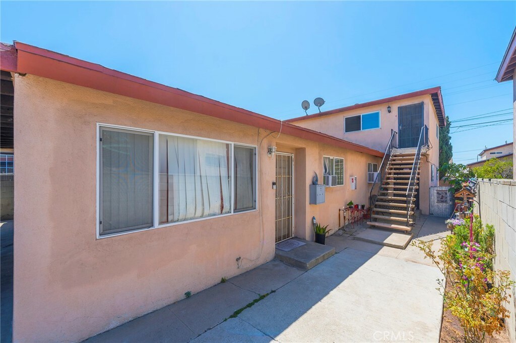 Property Photo:  1118 E O Street  CA 90744 