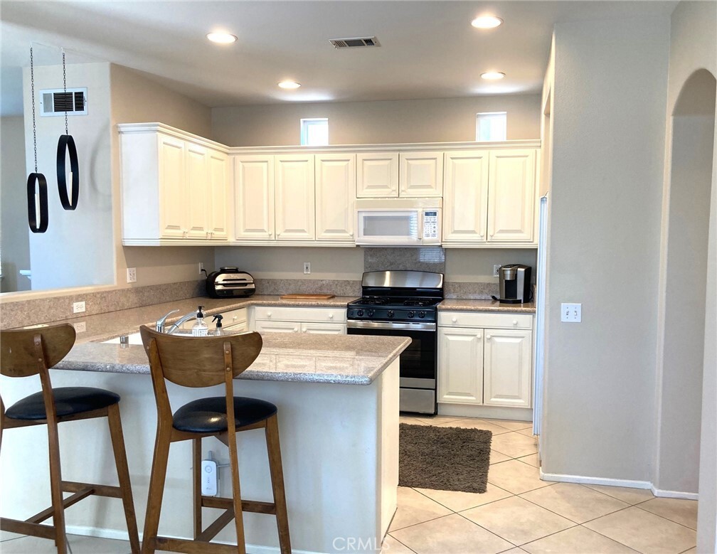 Property Photo:  