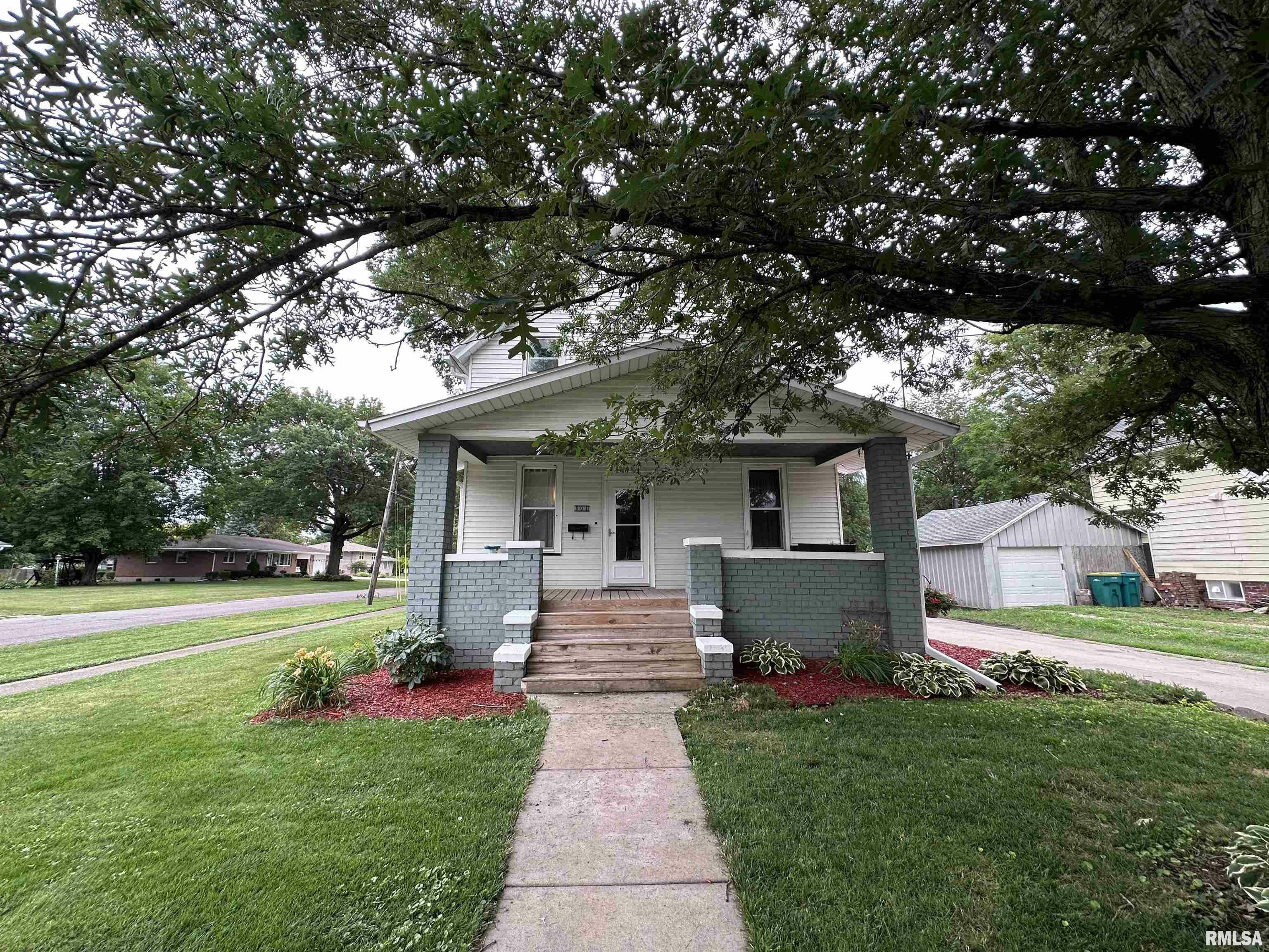 Property Photo:  901 Locust Street  IL 61401 