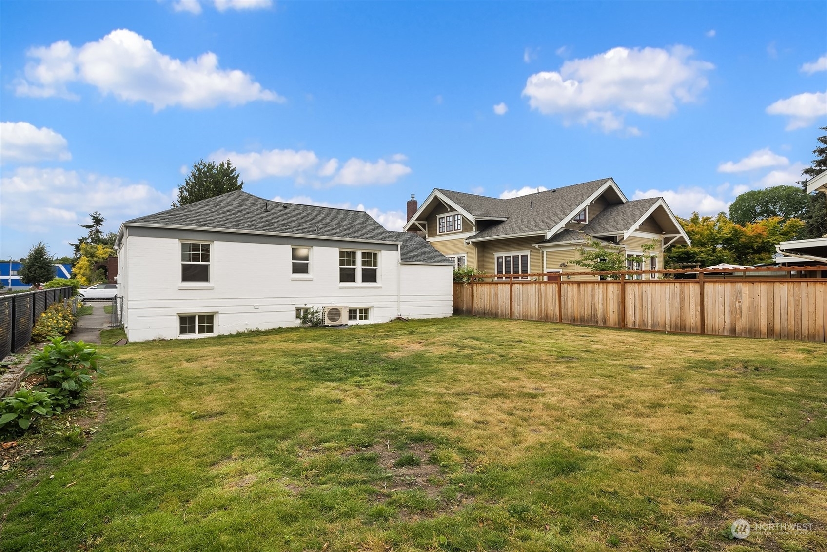 Property Photo:  122 Wells Avenue S  WA 98057 