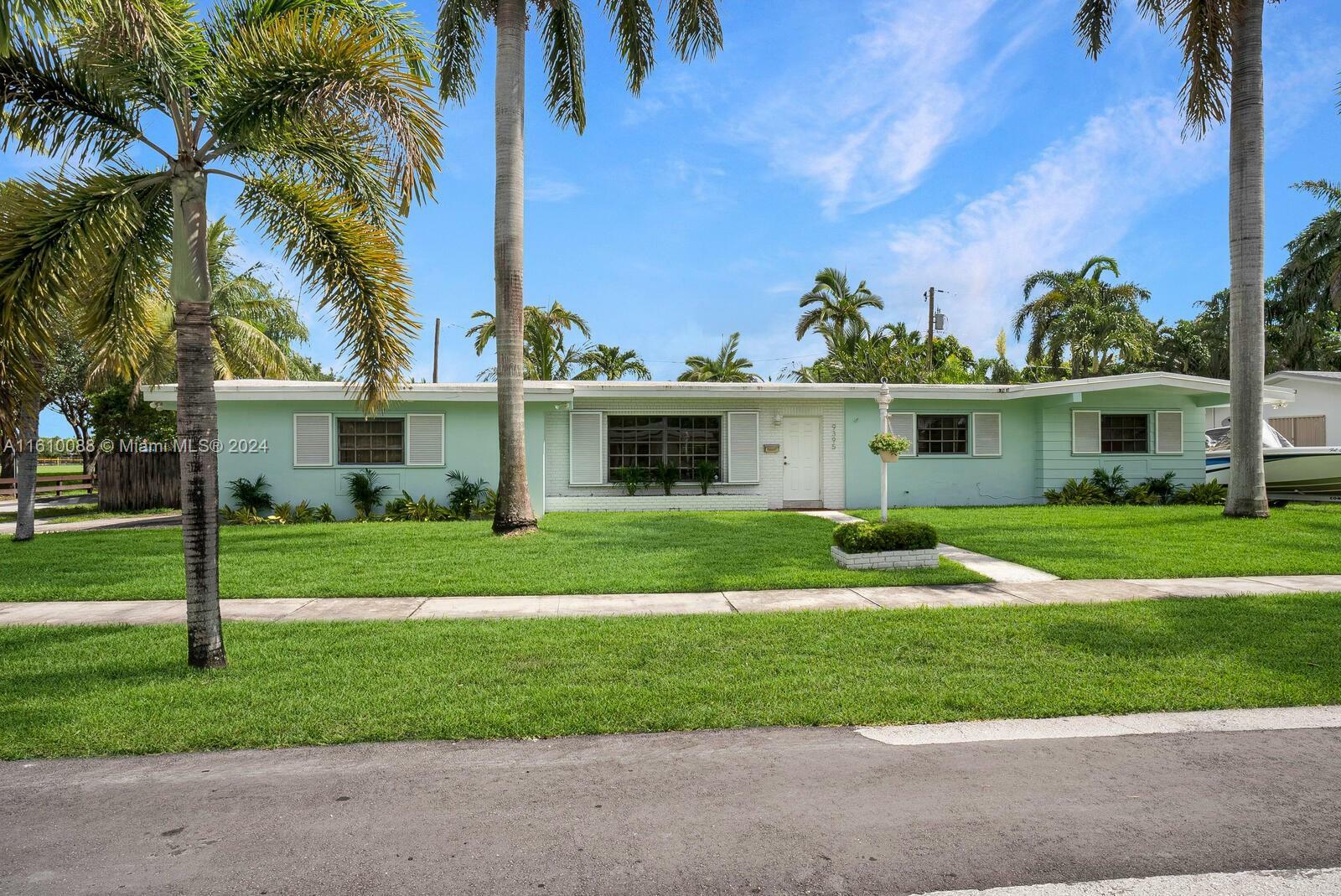 9395 SW 179th Ter  Palmetto Bay FL 33157 photo