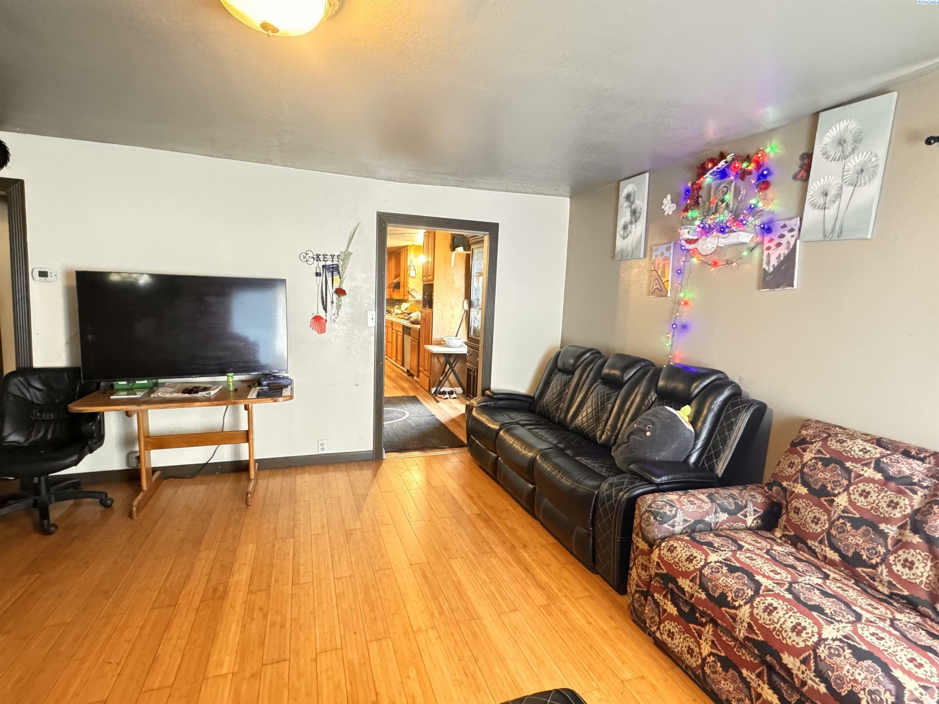 Property Photo:  1104 S. 10th St.  WA 98944 