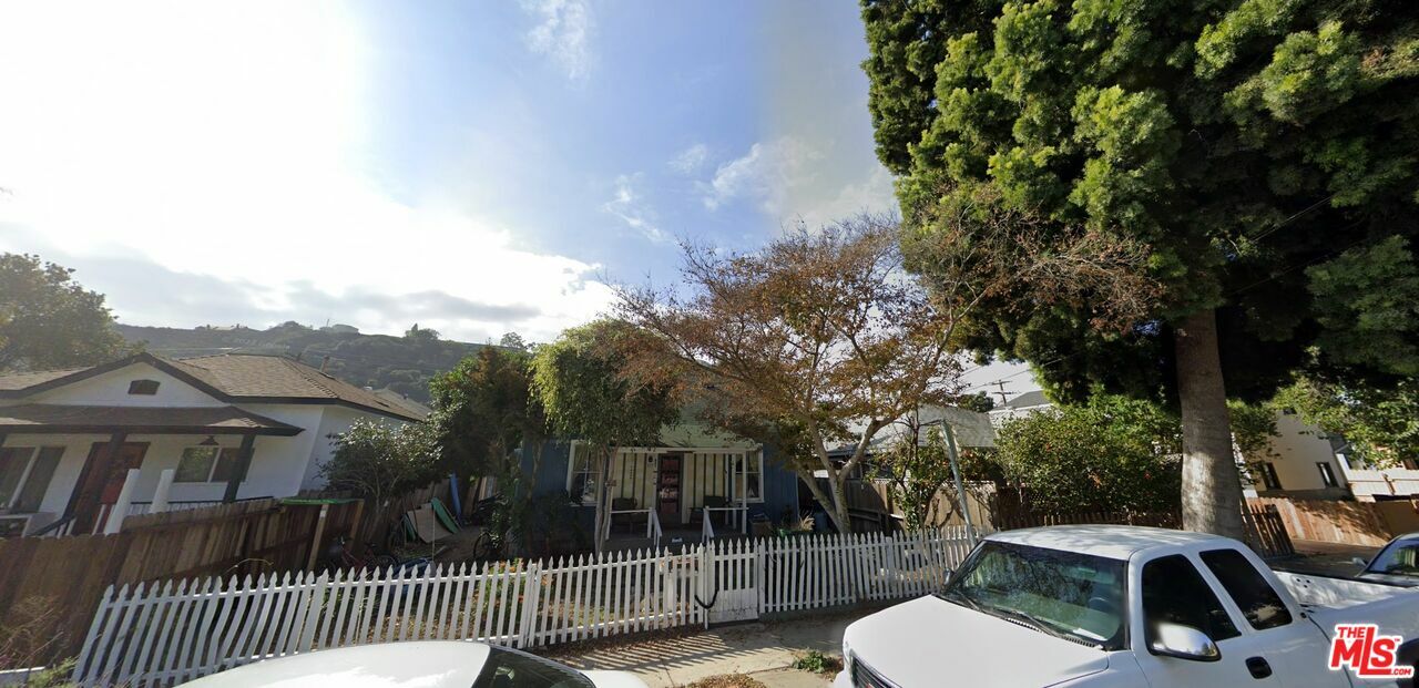 Property Photo:  823   Orange Ave  CA 93101 