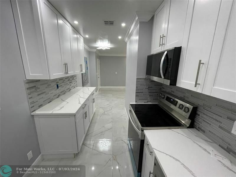 Property Photo:  649 W Oakland Park Blvd 206A  FL 33311 