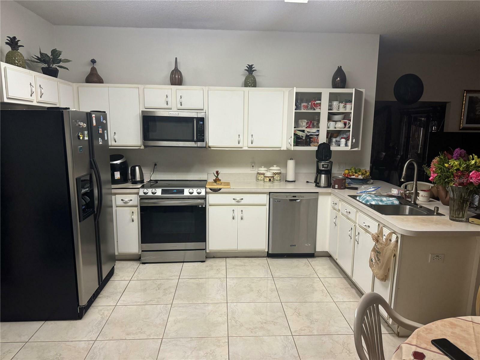 Property Photo: 535 Brentford Court FL 34758