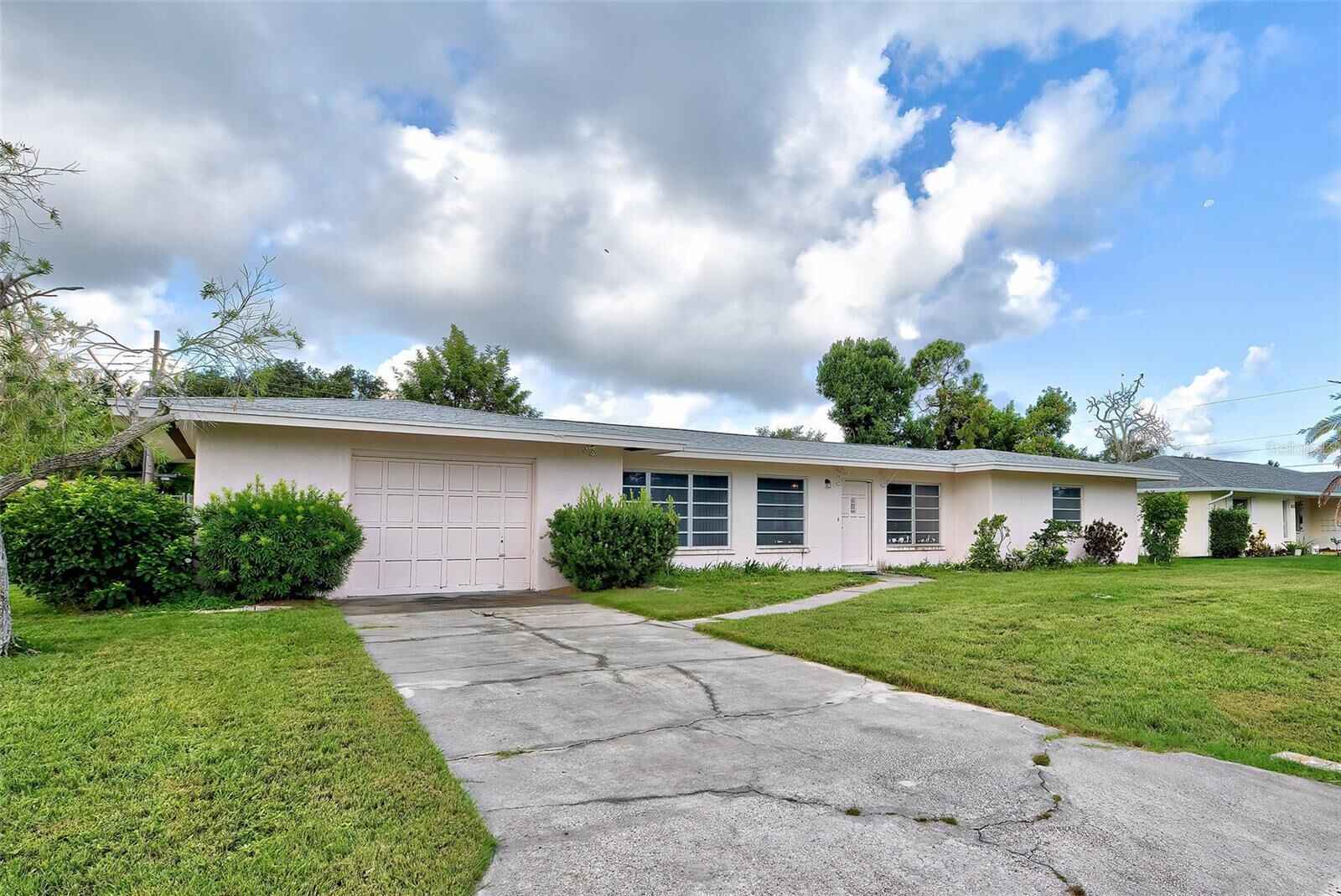 Property Photo: 1213 Mango Avenue FL 34285