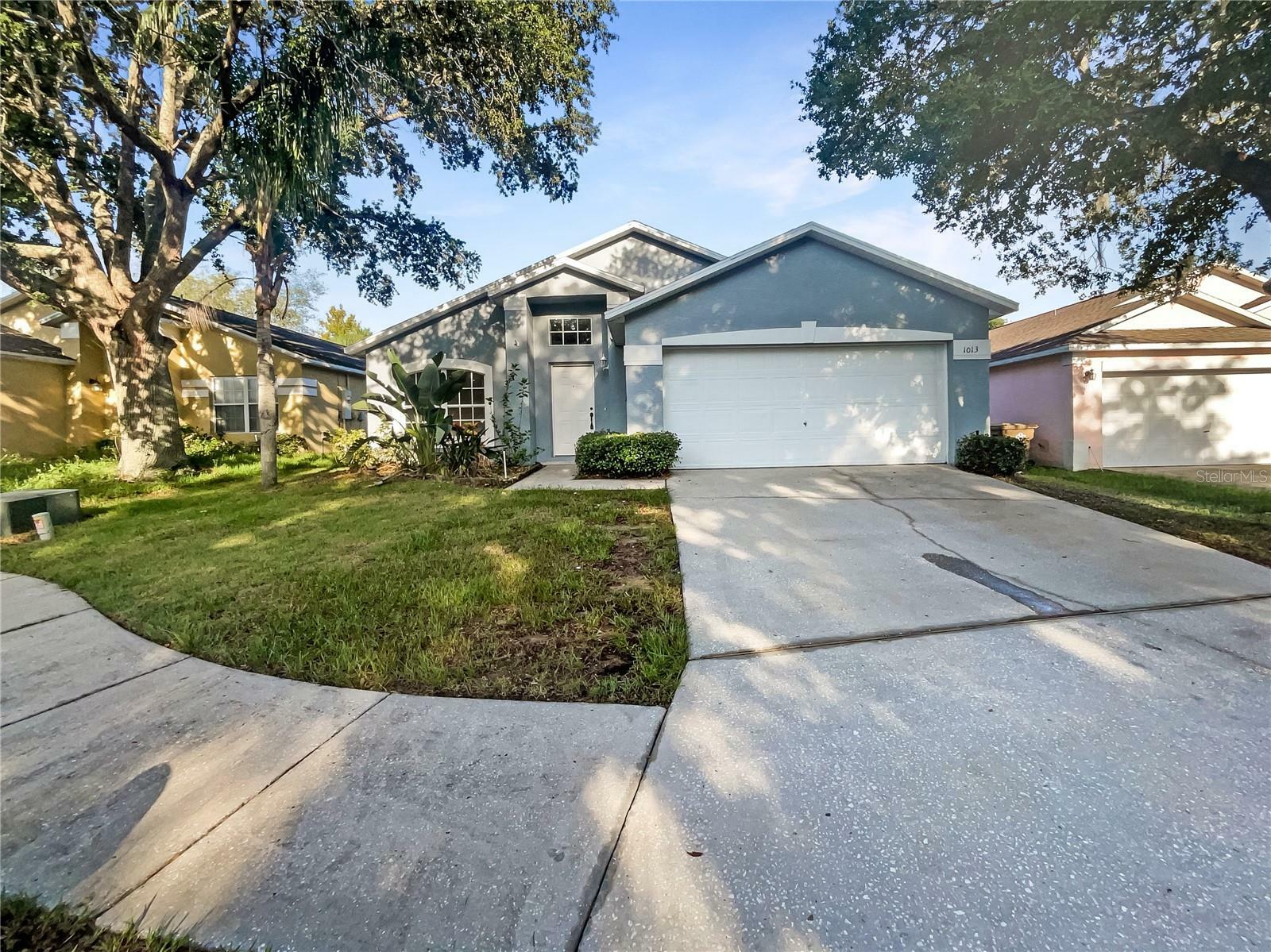 Property Photo: 1013 Winding Water Way FL 34714