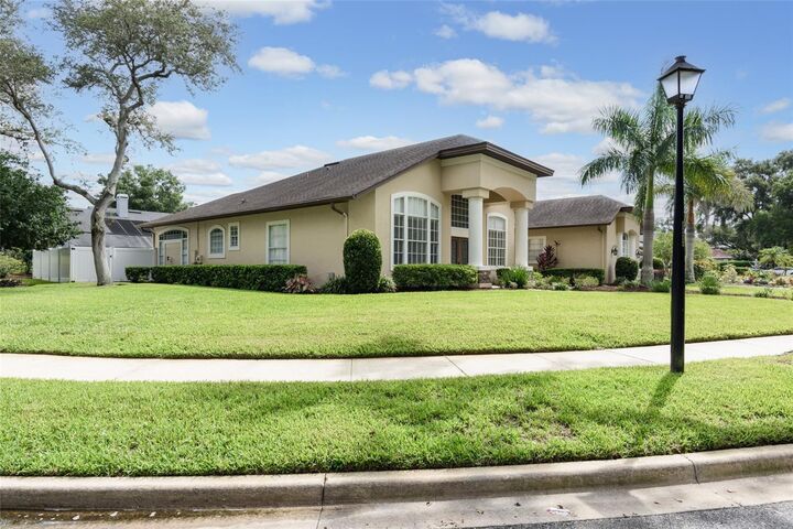 Property Photo: 824 Royalwood Lane FL 32765