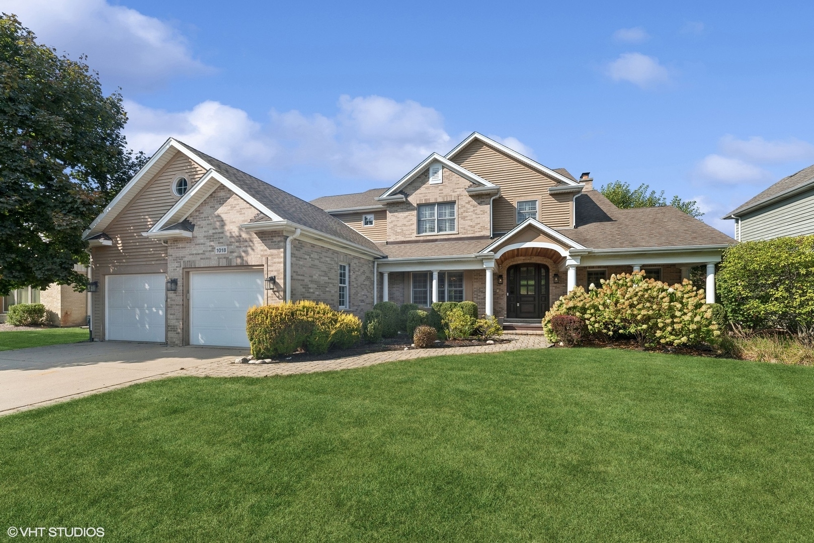 Property Photo:  1018 E Talbot Street  IL 60004 