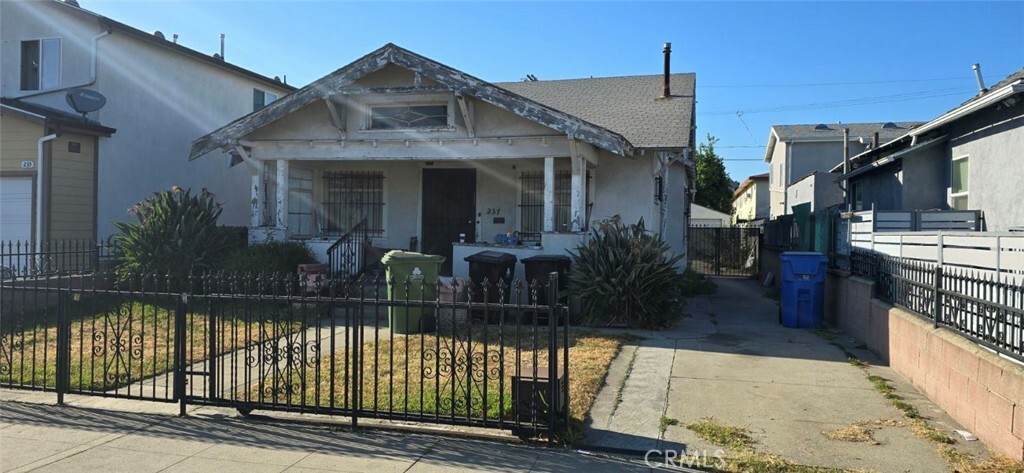 Property Photo:  237 E 62nd Street  CA 90003 