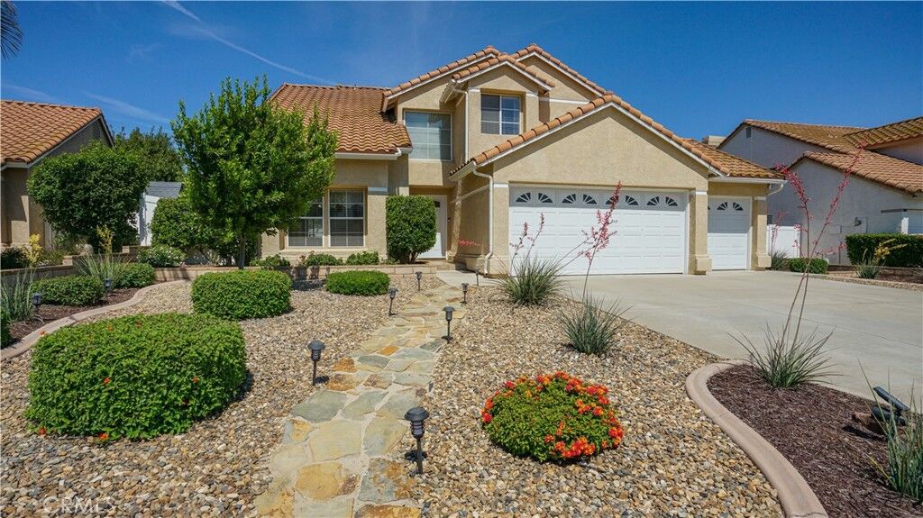 Property Photo: 8732 Oakthorn Circle CA 92508
