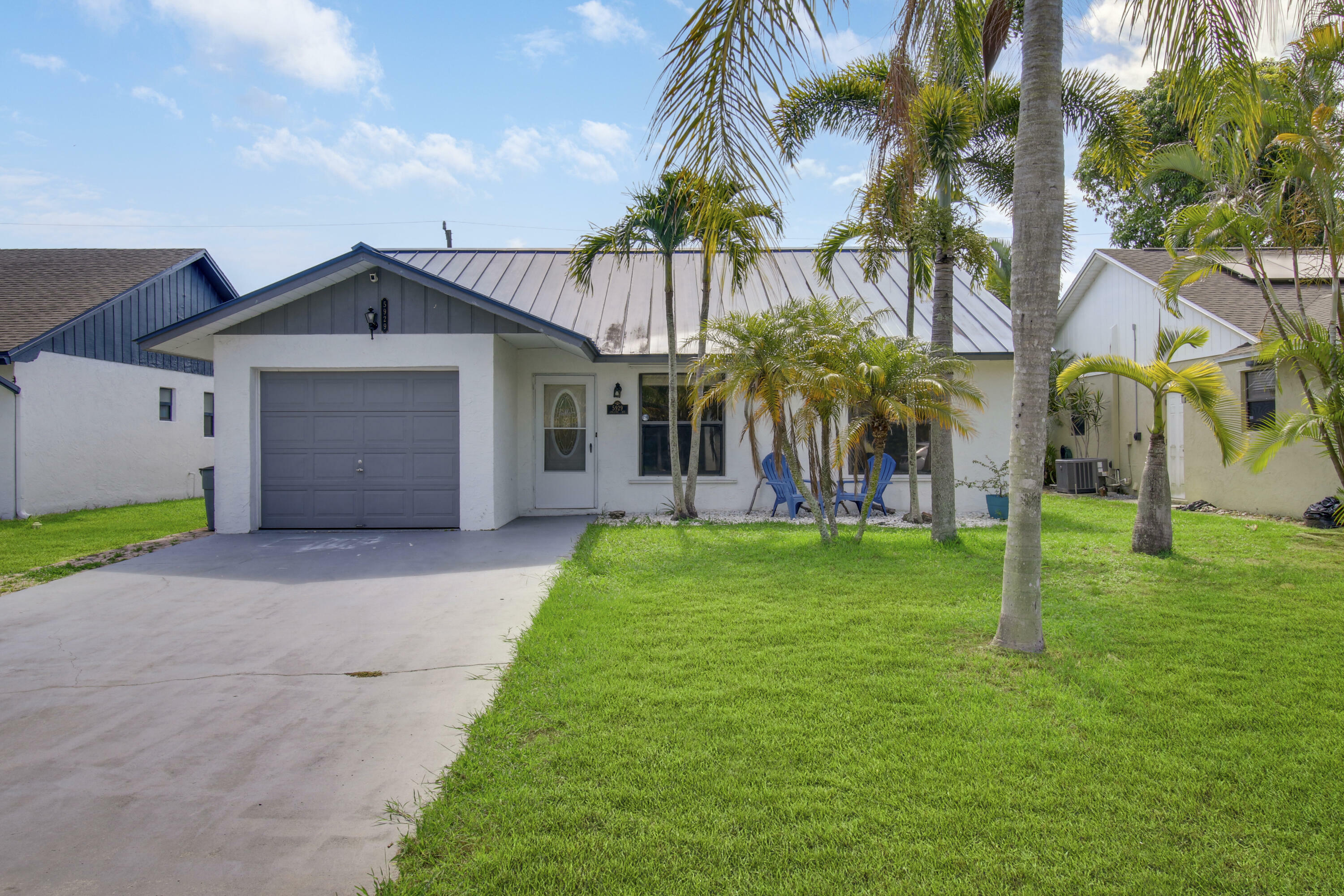 Property Photo:  5929 SE Collins Avenue  FL 34997 