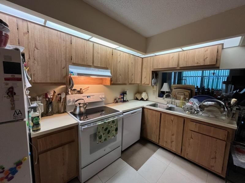 Property Photo:  106 Lake Emerald Drive 303  FL 33309 