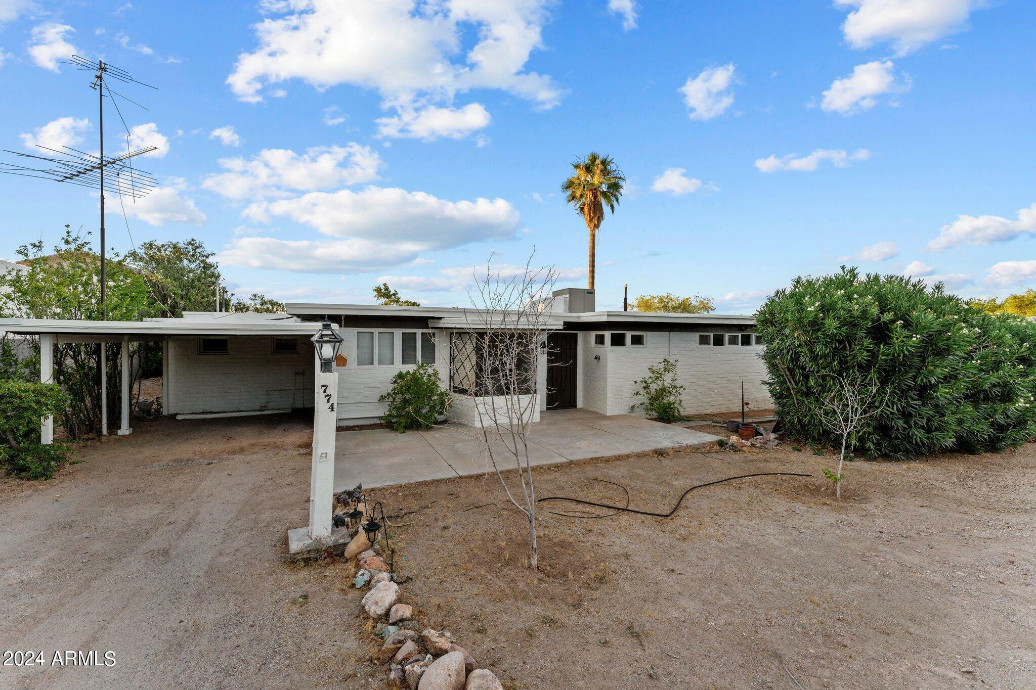 Property Photo:  774 W La Golondrina Drive  AZ 85390 