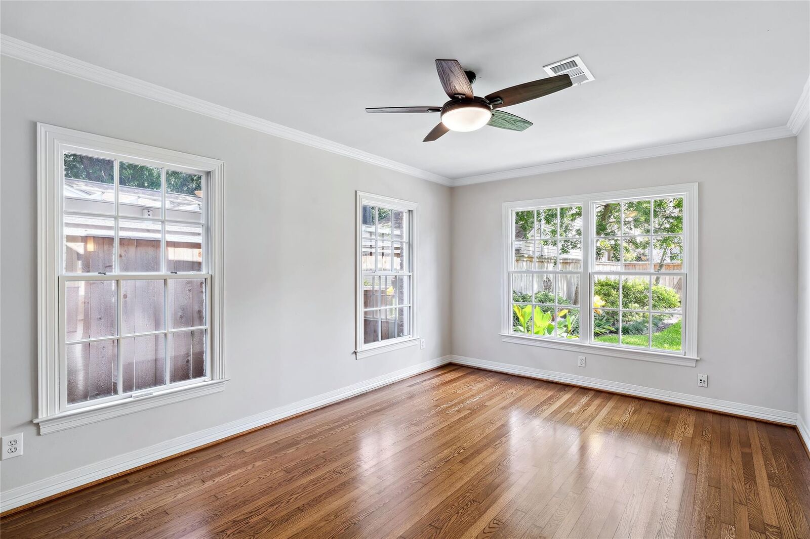 Property Photo:  10 Hackberry Lane  TX 77027 