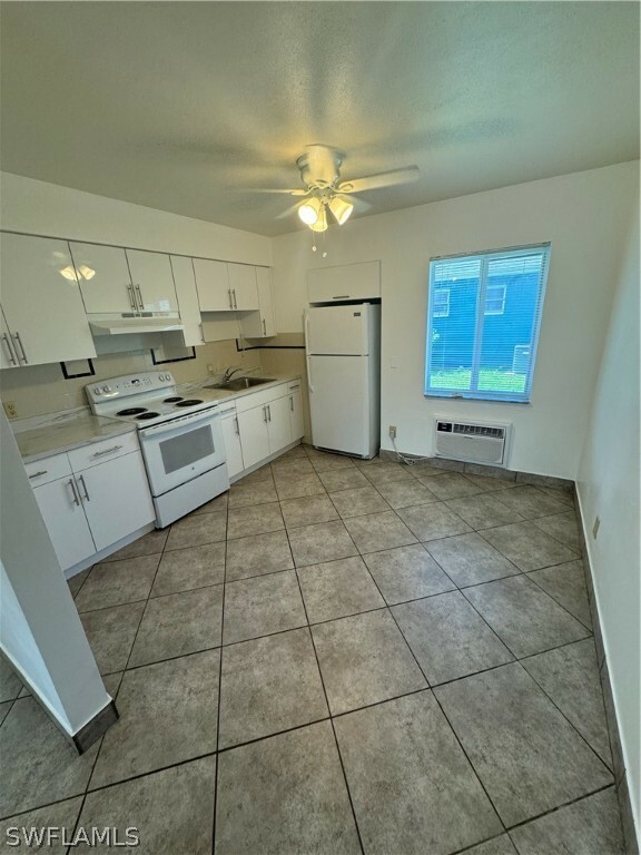 Property Photo:  4956 Viceroy Street 2  FL 33904 