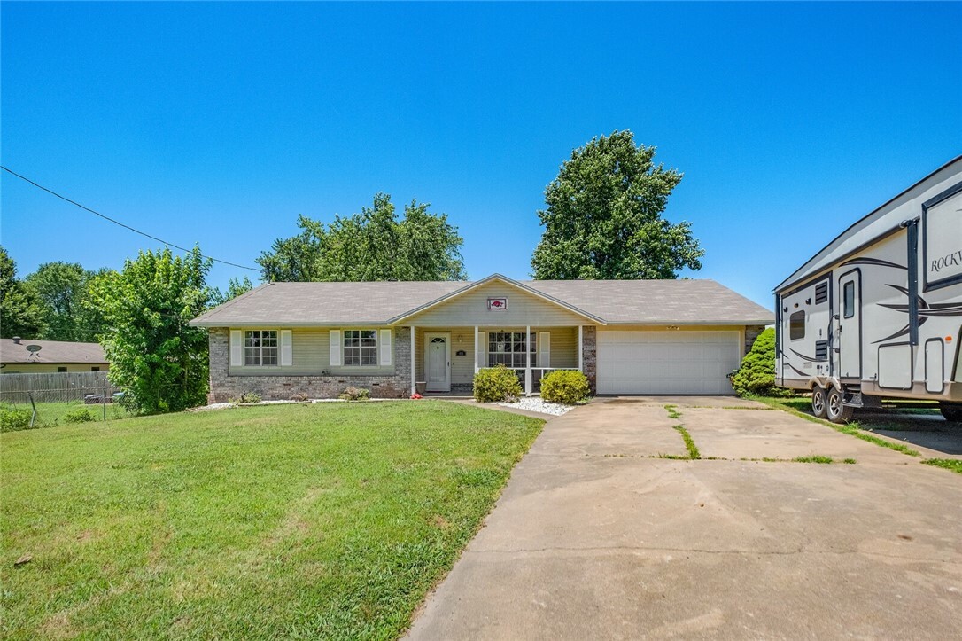 Property Photo:  418 Honeysuckle Street  AR 72745 