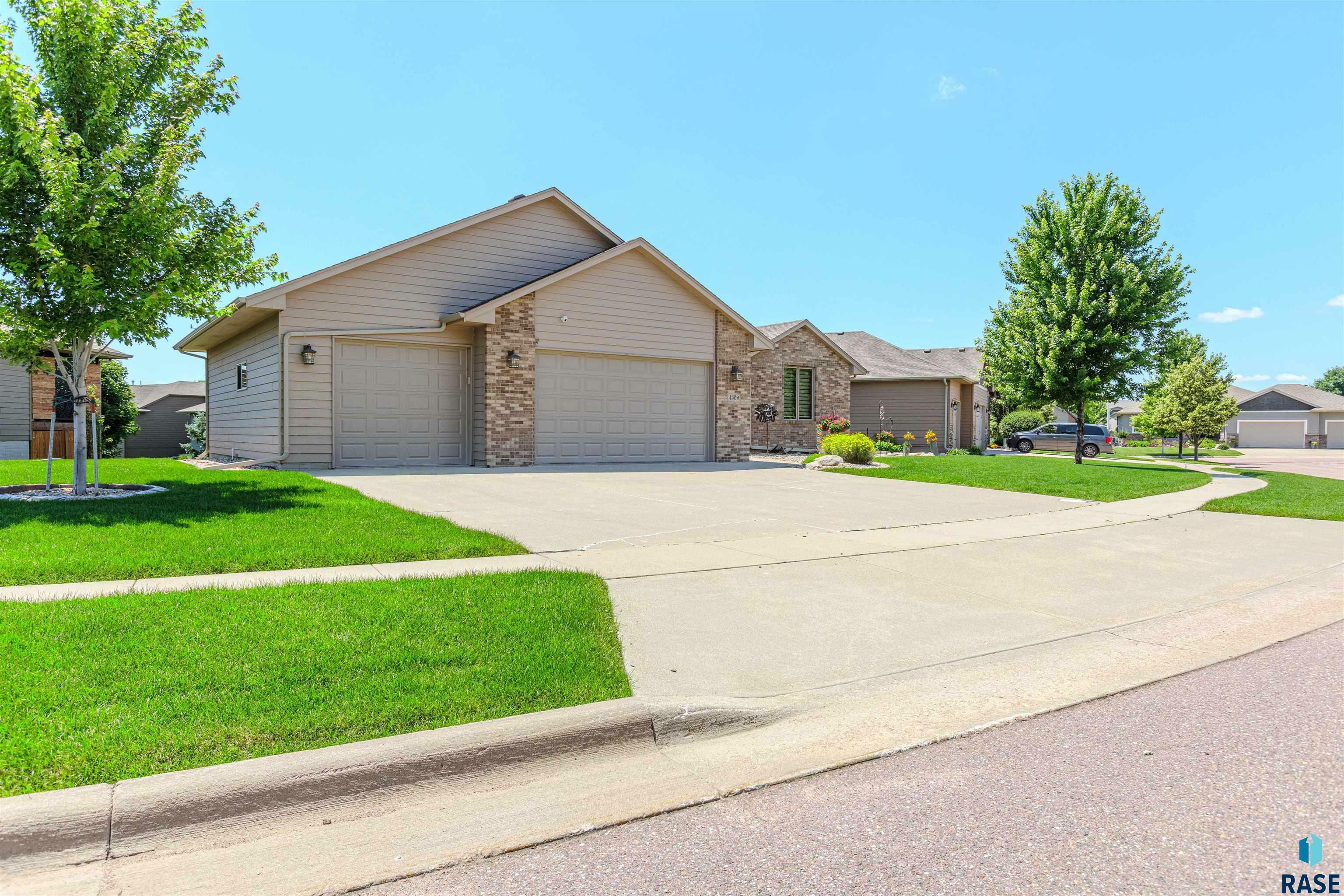 Property Photo:  4309 S Buttercup Trl  SD 57110-4006 