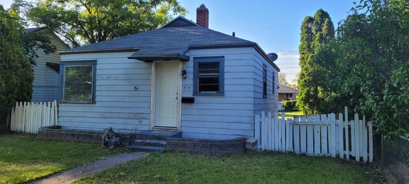 Property Photo: 719 E Sanson Ave WA 99207