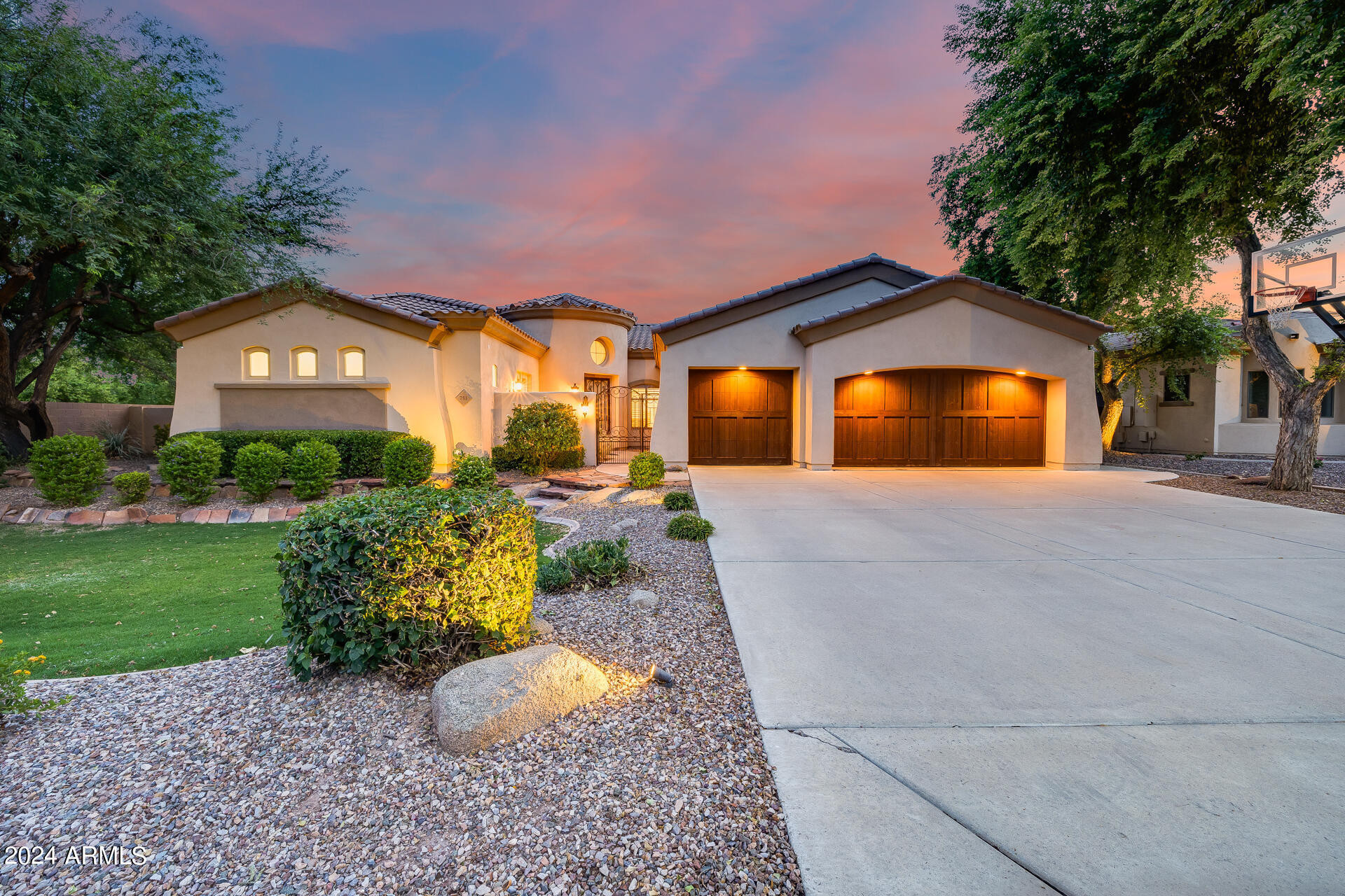 Property Photo: 751 E Buena Vista Drive AZ 85249