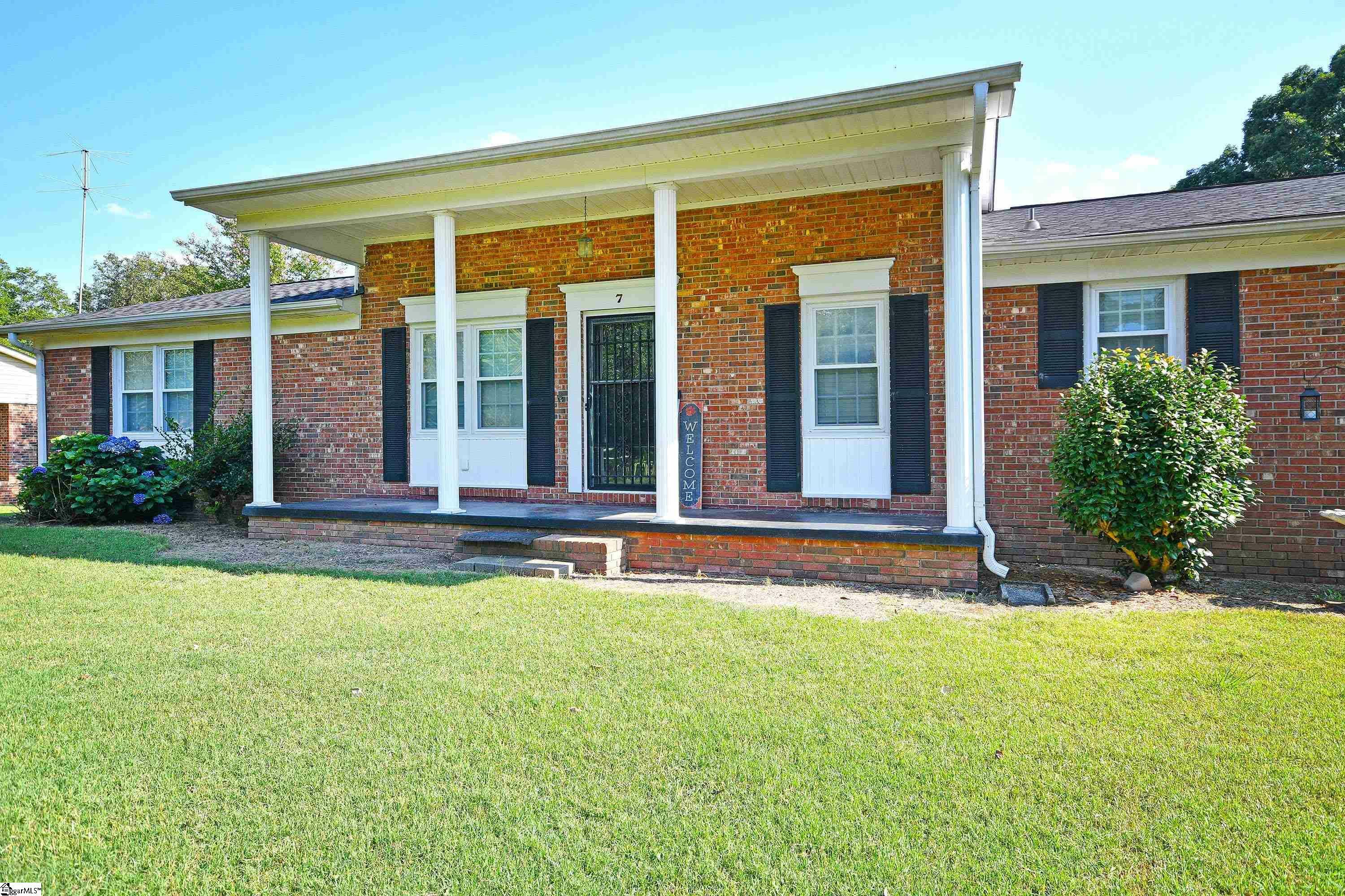 Property Photo: 7 Elmhurst Street SC 29349