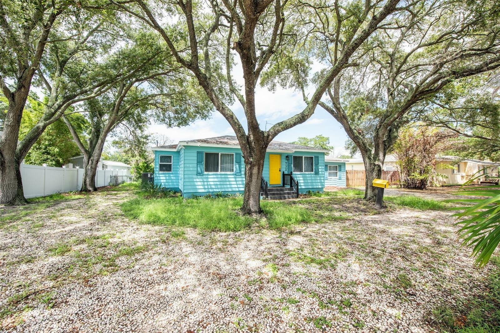 Property Photo:  732 Riverside Drive  FL 34689 