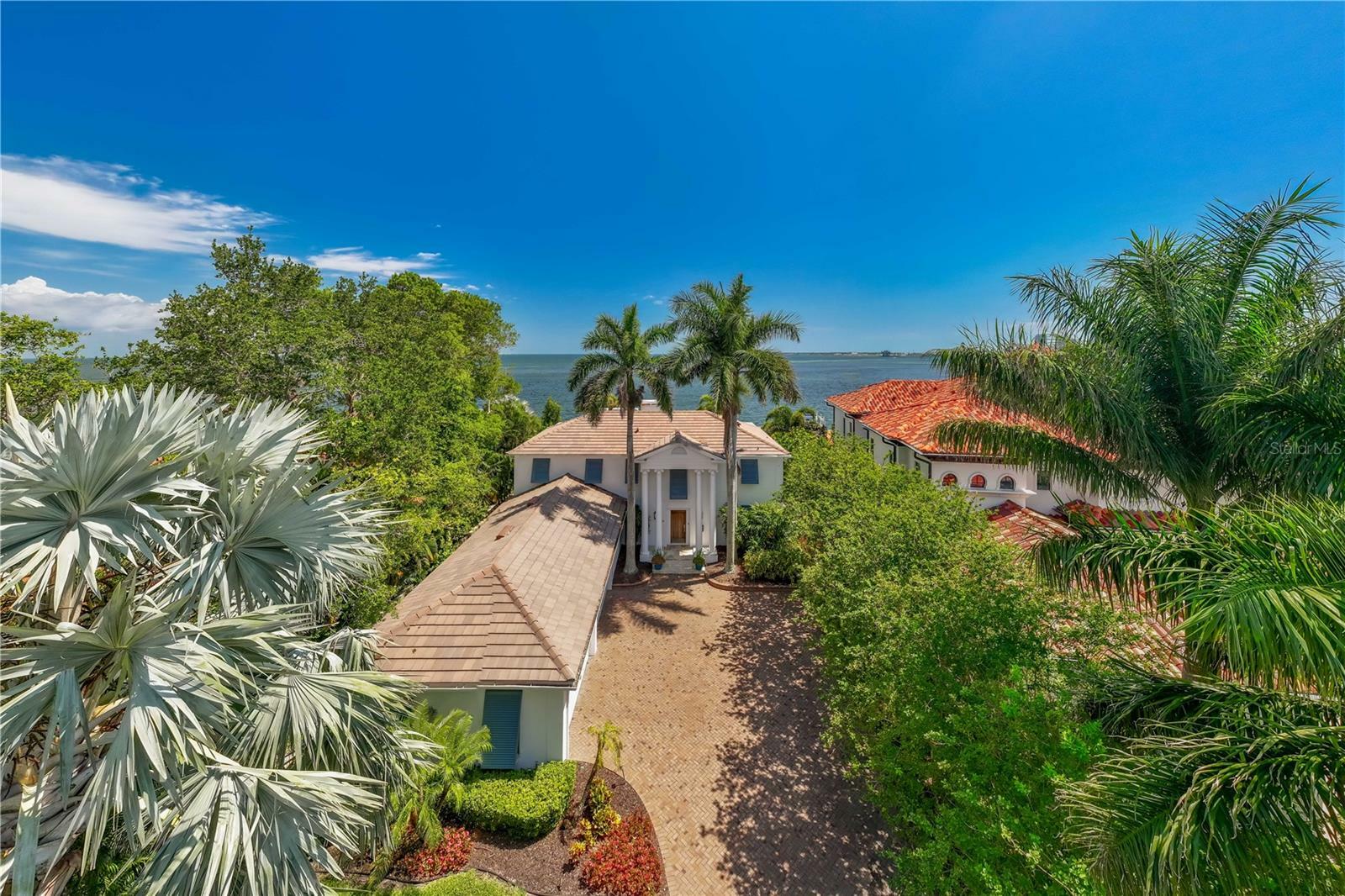 Property Photo: 1667 Brightwaters Boulevard NE FL 33704