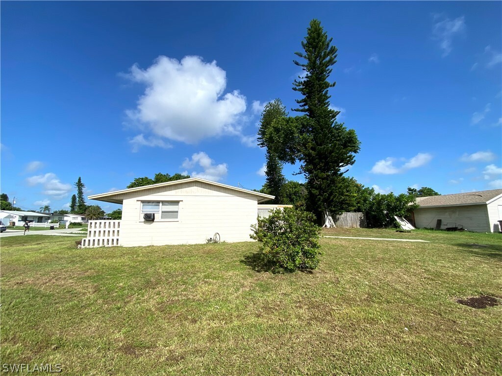 Property Photo:  1101 Westminster Street W  FL 33936 