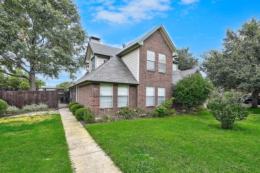 Property Photo: 2913 Normandy Court TX 76039