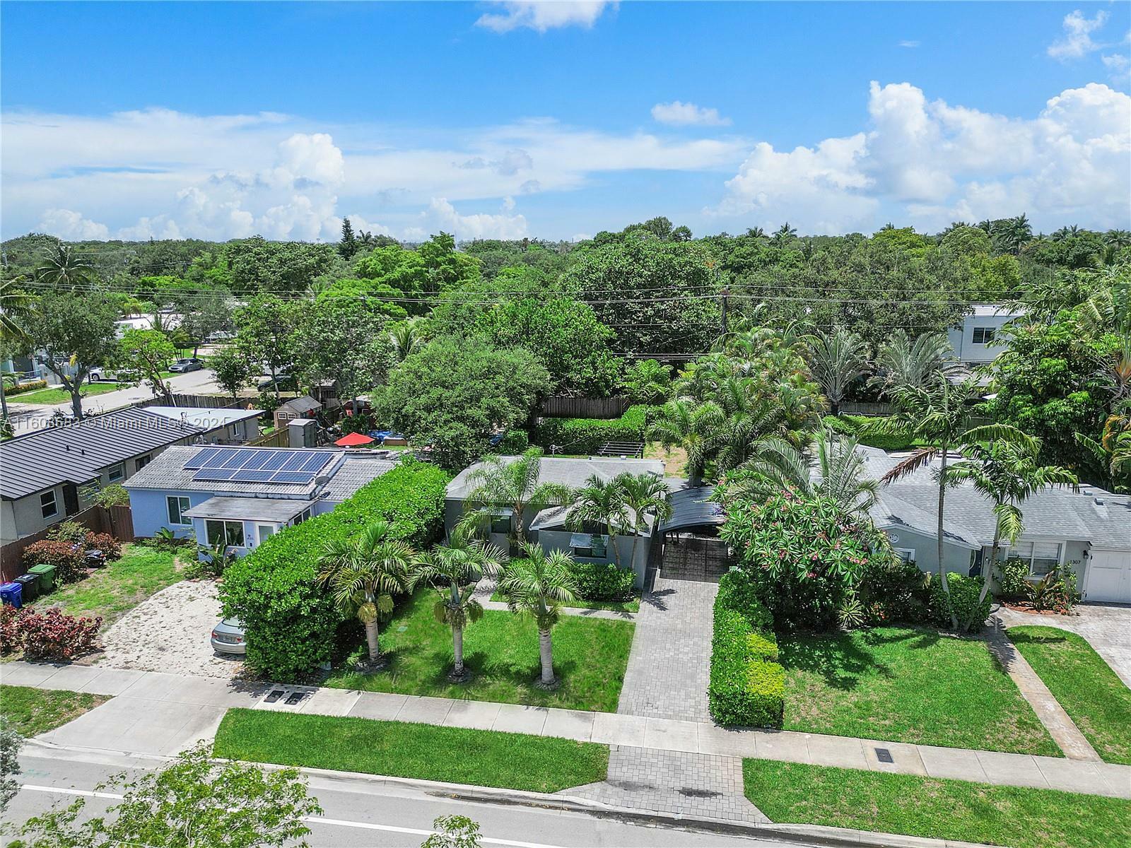 Property Photo:  1311 SW 4th Ave  FL 33315 