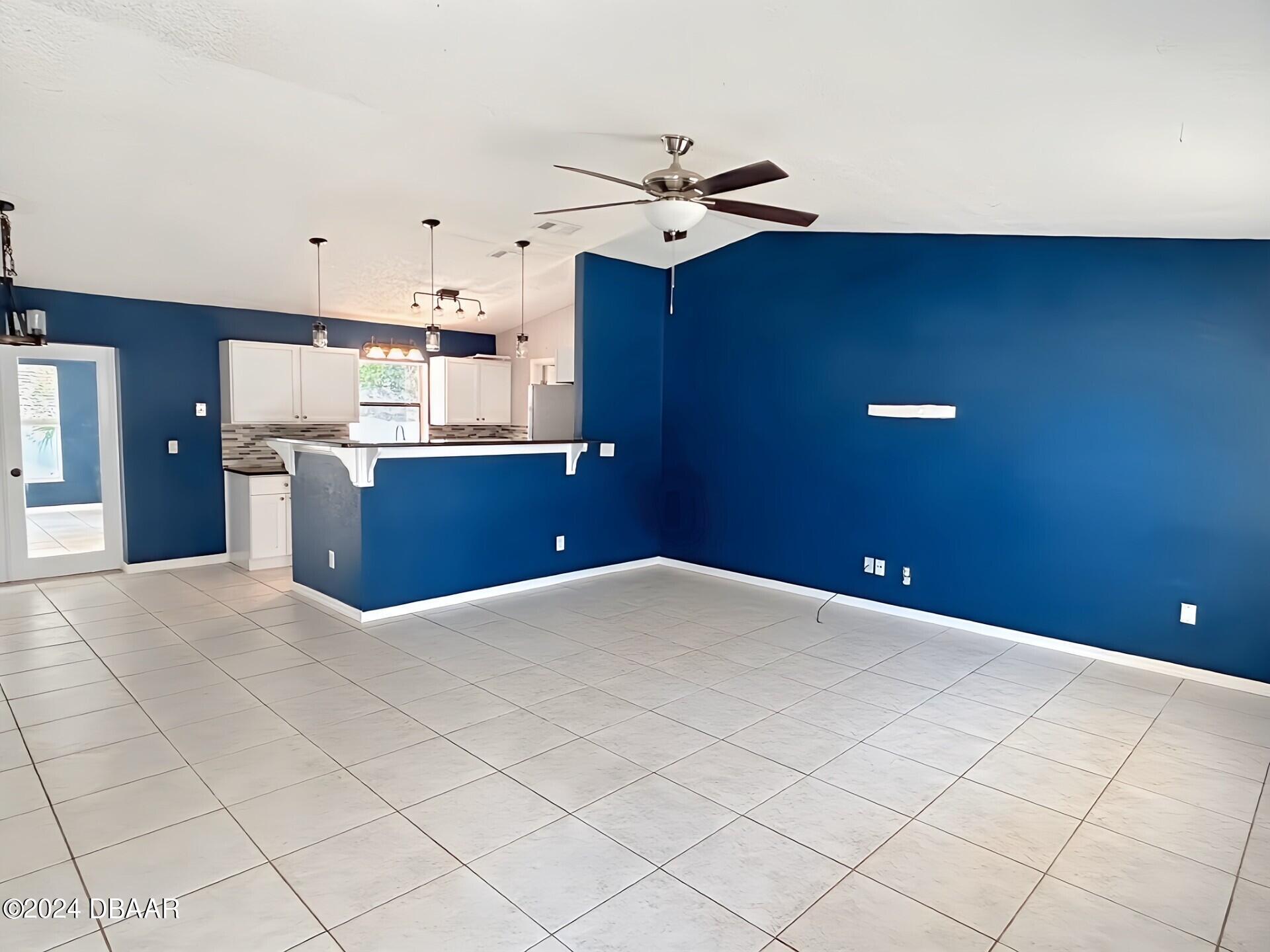 Property Photo: 2721 Tamarind Drive FL 32141