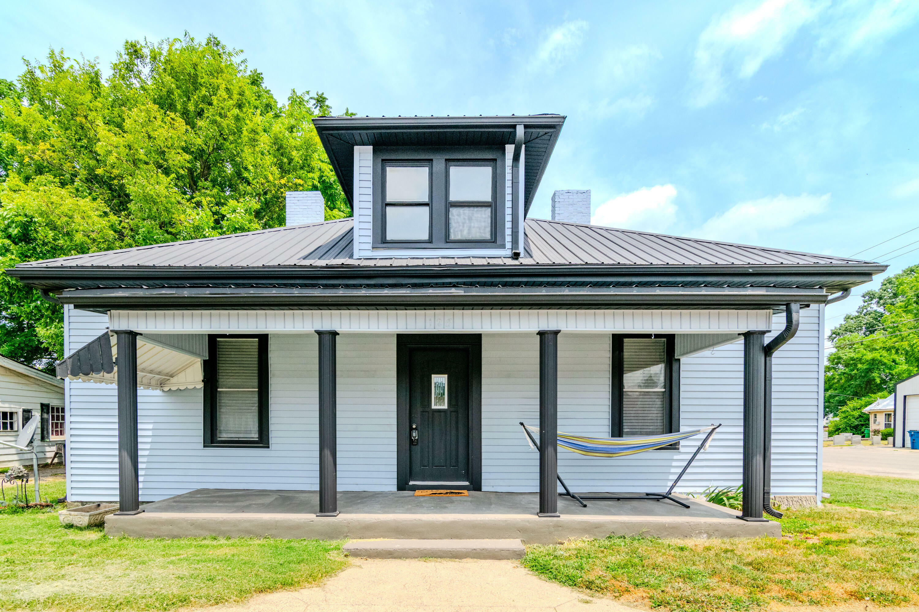 Property Photo:  123 East Broadway Street  KY 40330 