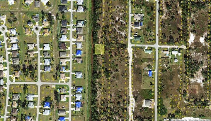 Property Photo: 2319 Dumont Drive FL 33983