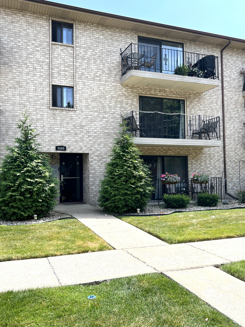 Property Photo:  9800 Sayre Avenue 1B  IL 60415 