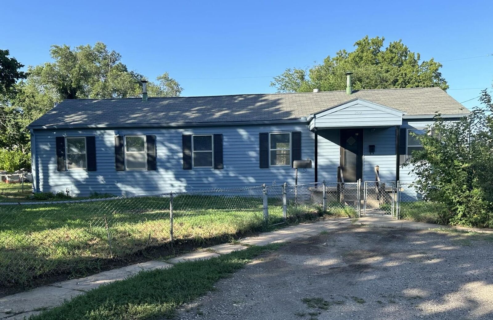 Property Photo: 3410 E Roseberry St KS 67210