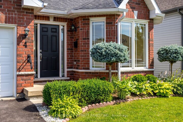 Photo de la propriété: 4 Lisbeth Cres ON K9V 0B7