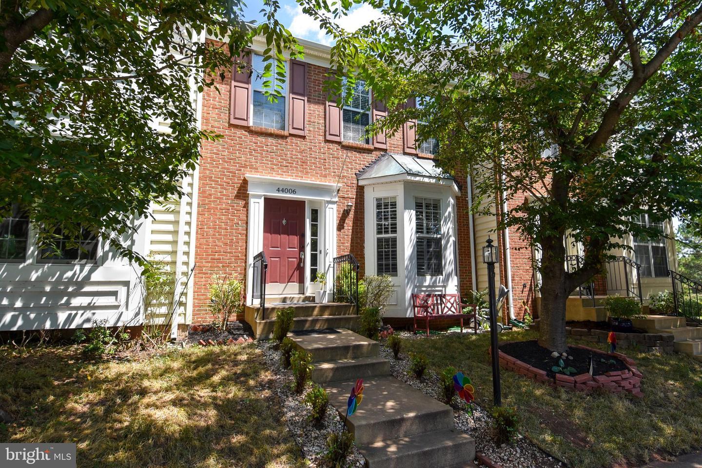 Property Photo: 44006 Kings Arms Square VA 20147