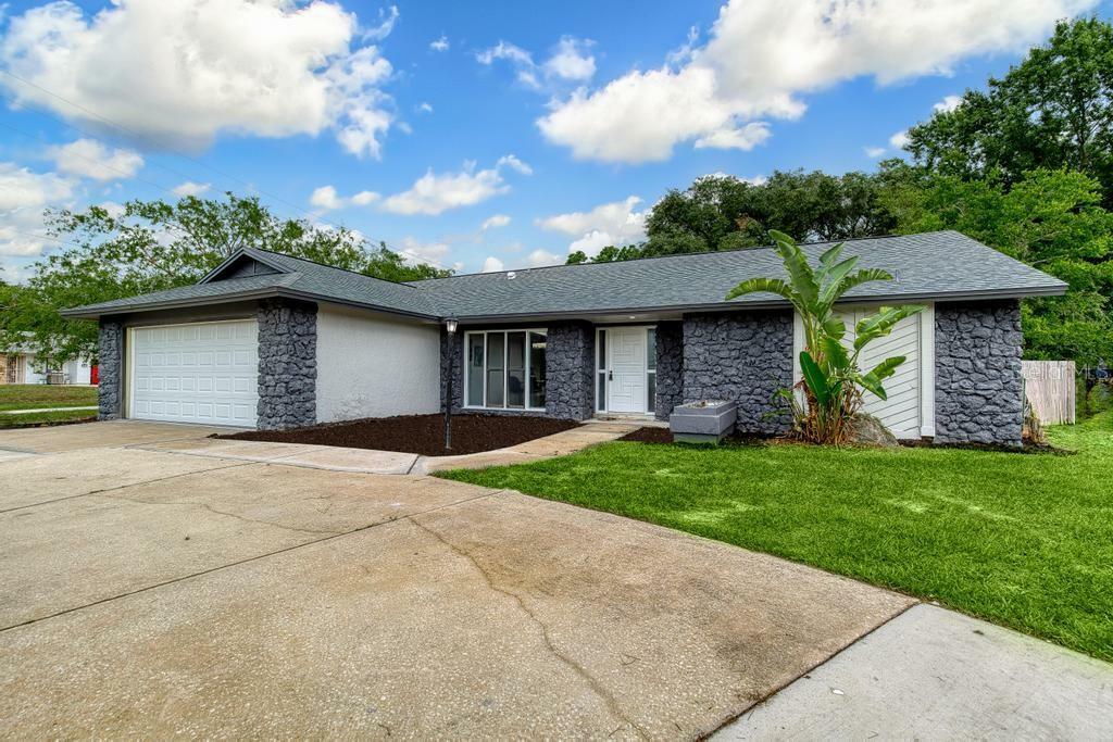 Property Photo: 1 Fountain Gate Lane FL 32137