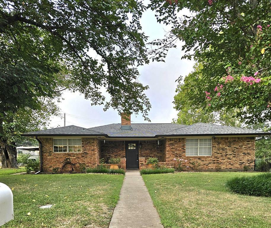 Property Photo:  406 Brookhollow Street  TX 76234 