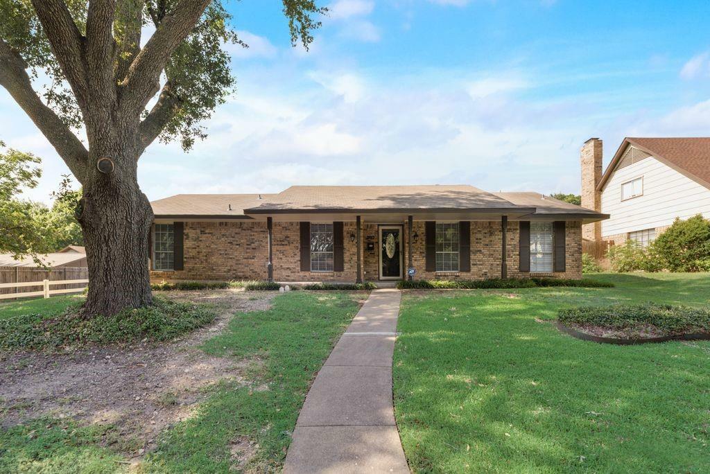 Property Photo:  202 Brookwood Drive  TX 75116 