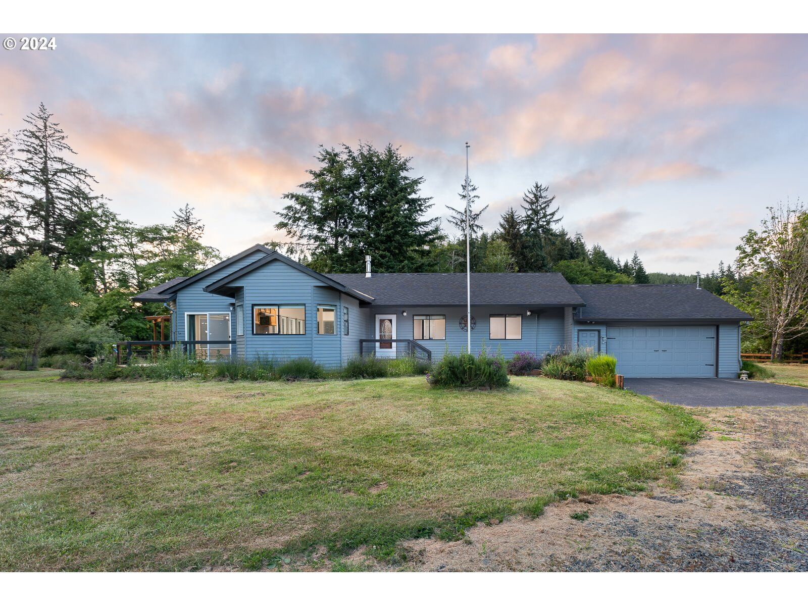 Property Photo:  2163 S Drift Creek Rd  OR 97367 