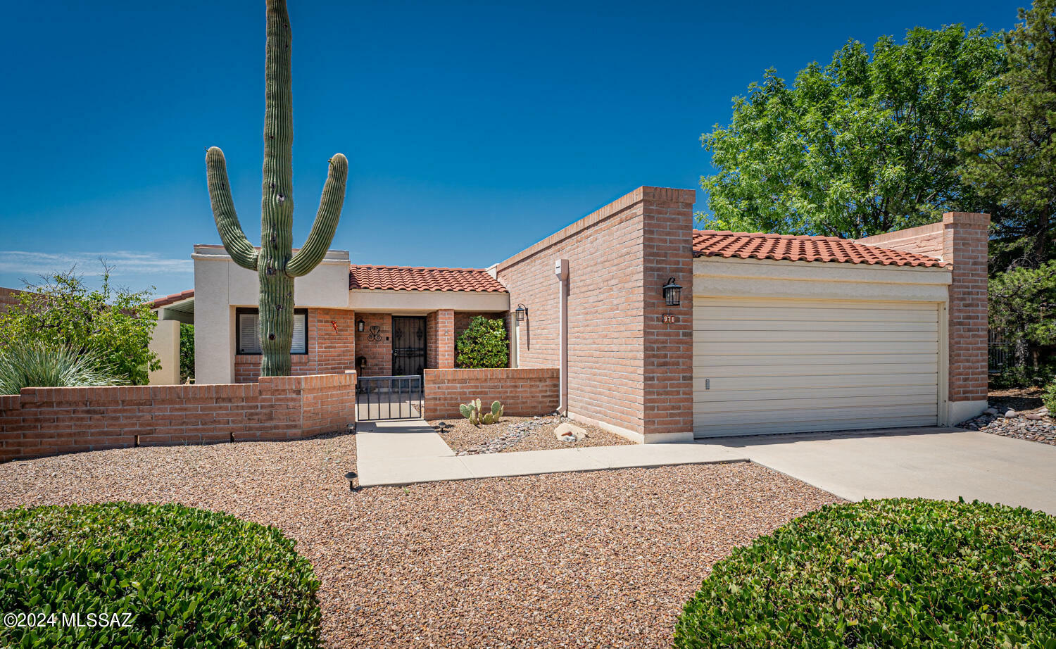 Property Photo:  971 W Rio Hondo  AZ 85614 