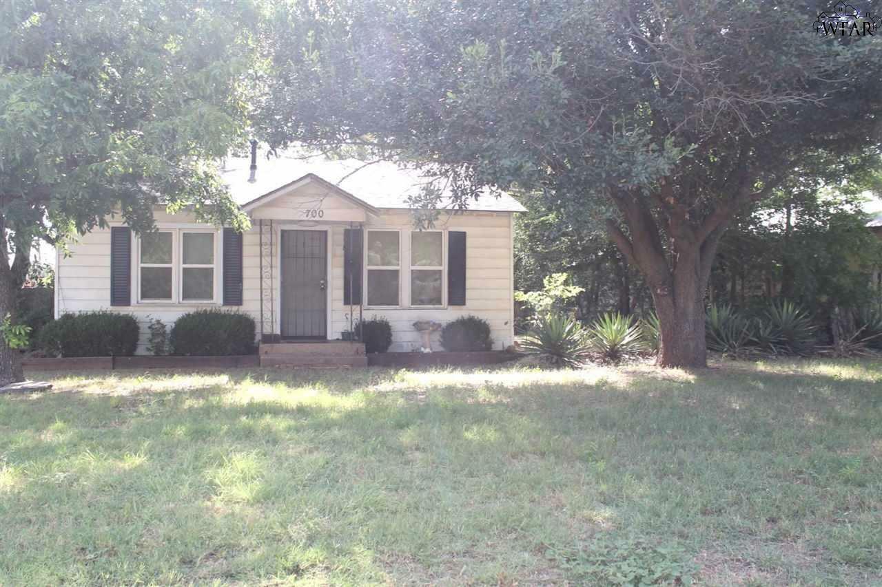 Property Photo:  700 Ross Avenue  TX 76306-4040 