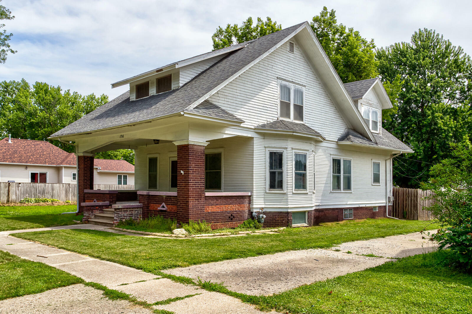 Property Photo:  1716 Story Street  IA 50036 