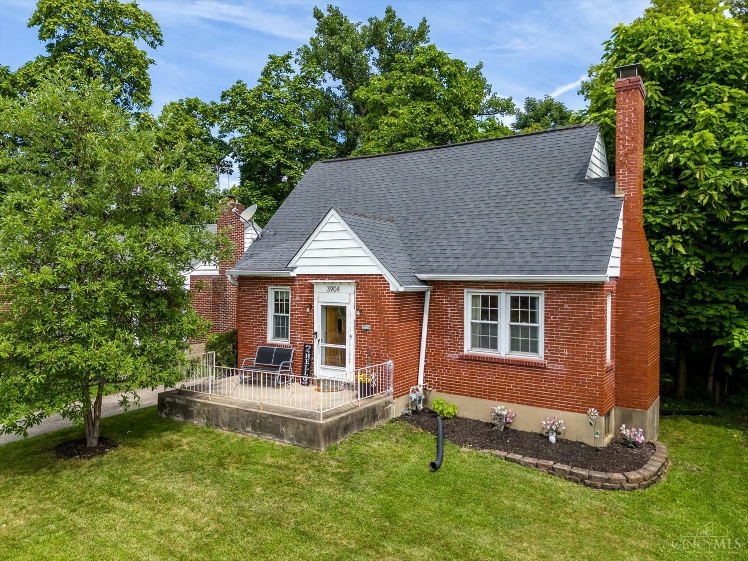 Property Photo: 3904 Lansdowne Avenue OH 45236