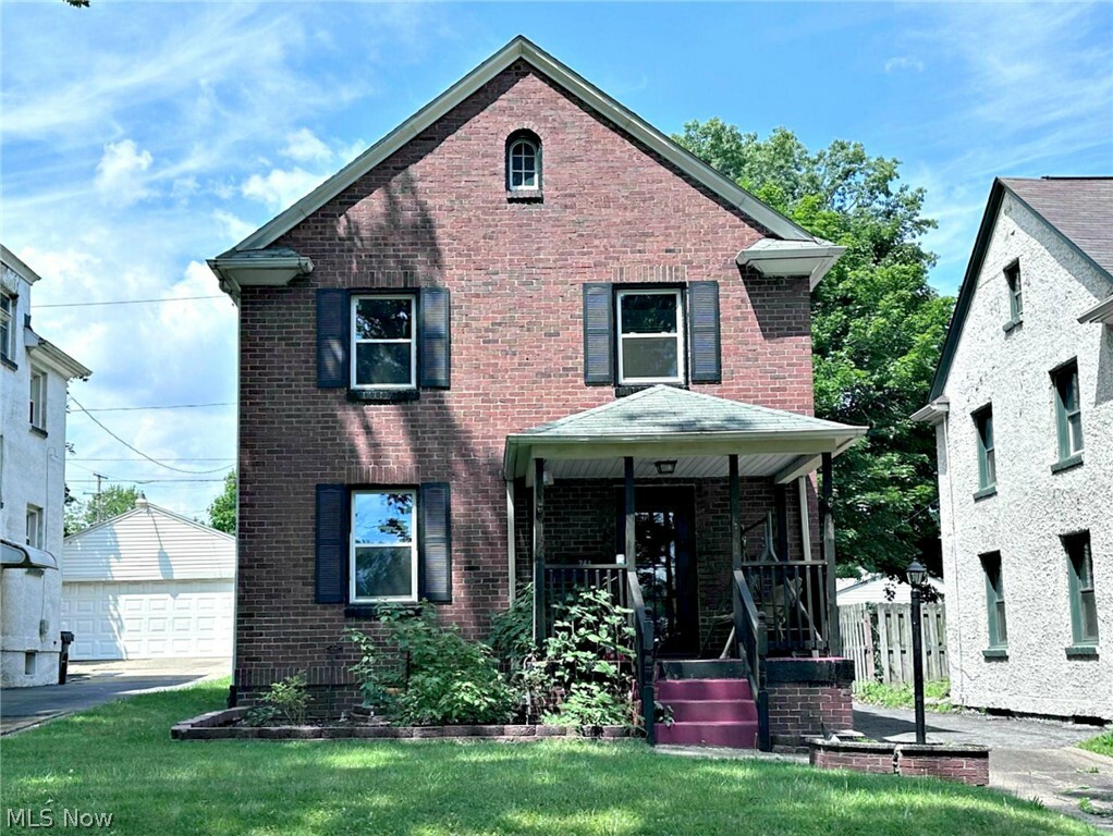 Property Photo:  244 Pennsylvania Avenue  OH 44437 