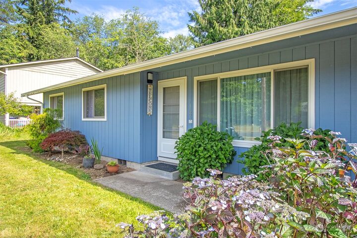 Property Photo:  1107 Miller Avenue NE  WA 98506 