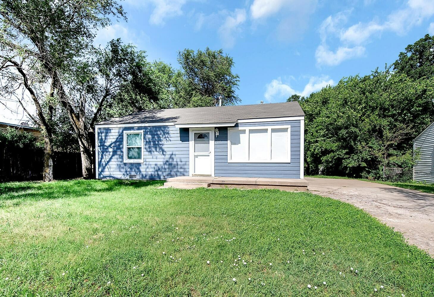 Property Photo:  2213 N Prince St  KS 67219 